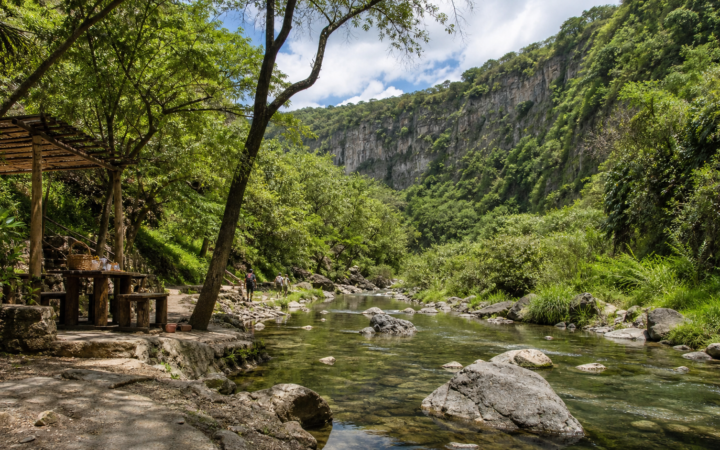 Vista panoramica del canyon y el rio en Los Dinamos