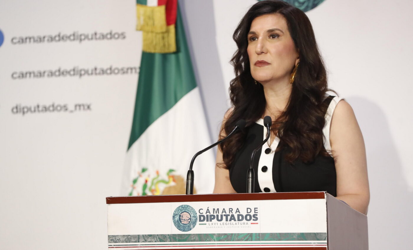 Kenia López Rabadán en conferencia desde la Cámara de Diputados