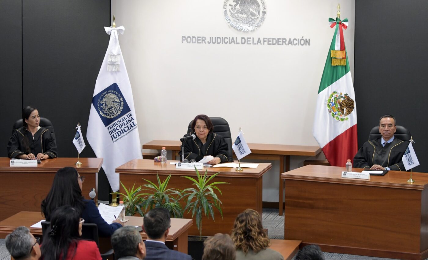 Las magistraturas Indira Isabel García Pérez, Celia Maya García y Rufino H. León Tovar durante una sesión del Tribunal de Disciplina Judicial
